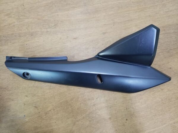 Habillage de cadre droit Suzuki 1250 GSX-F 2011-2012