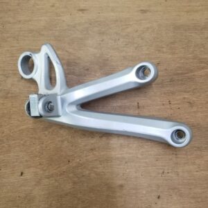 Support repose pied arrière droit Suzuki 1250 GSX-F 2011-2012