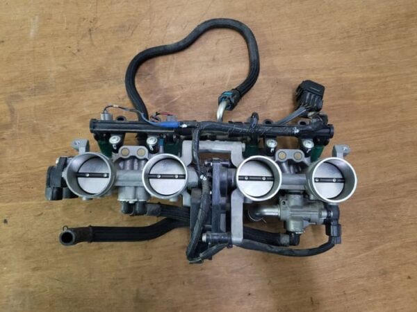 Rampe d'injection Suzuki 1250 GSX-F 2011-2012 – Image 2