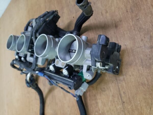 Rampe d'injection Suzuki 1250 GSX-F 2011-2012 – Image 3