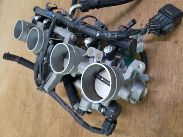 Rampe d'injection Suzuki 1250 GSX-F 2011-2012 – Image 4