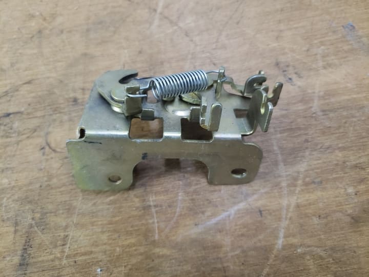 Fermeture de selle gauche Honda 125 Panthéon 2T 1998-2002