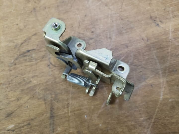 Fermeture de selle gauche Honda 125 Panthéon 2T 1998-2002 – Image 2