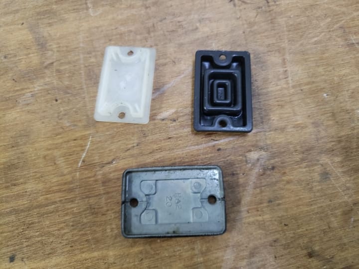 Couvercle de maitre cylindre de frein avant Honda 125 Panthéon 2T 1998-2002 – Image 2