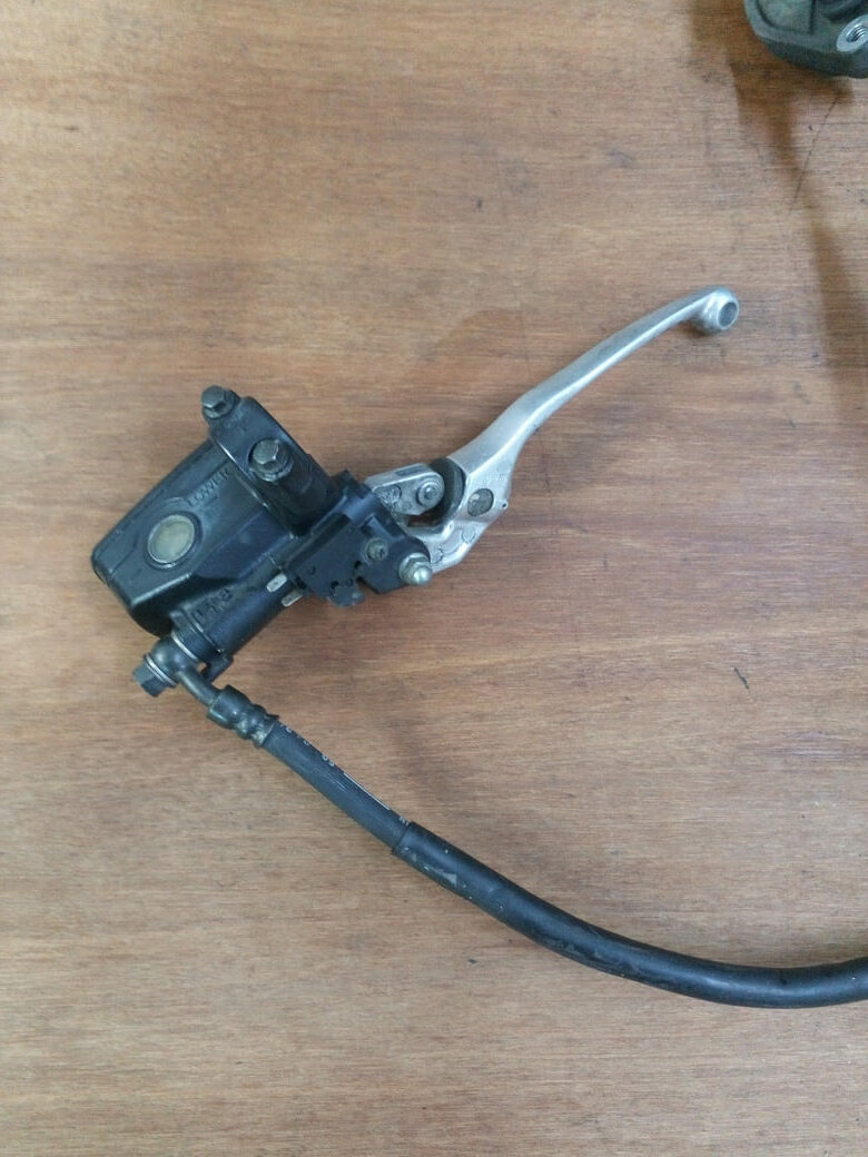 Maitre cylindre et étrier de frein avant Honda 600 Hornet 1998 - 2002 – Image 2