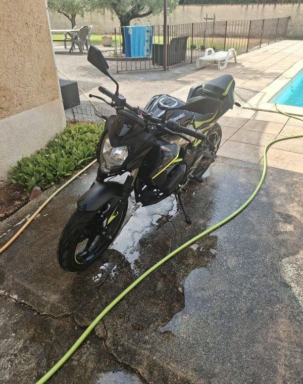 Kawasaki Z125 Vue 2