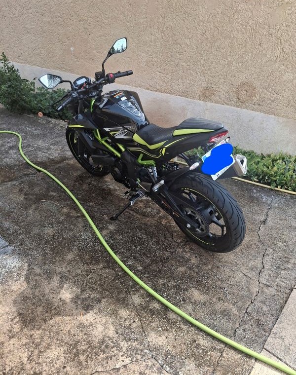 Kawasaki Z125 Vue 3